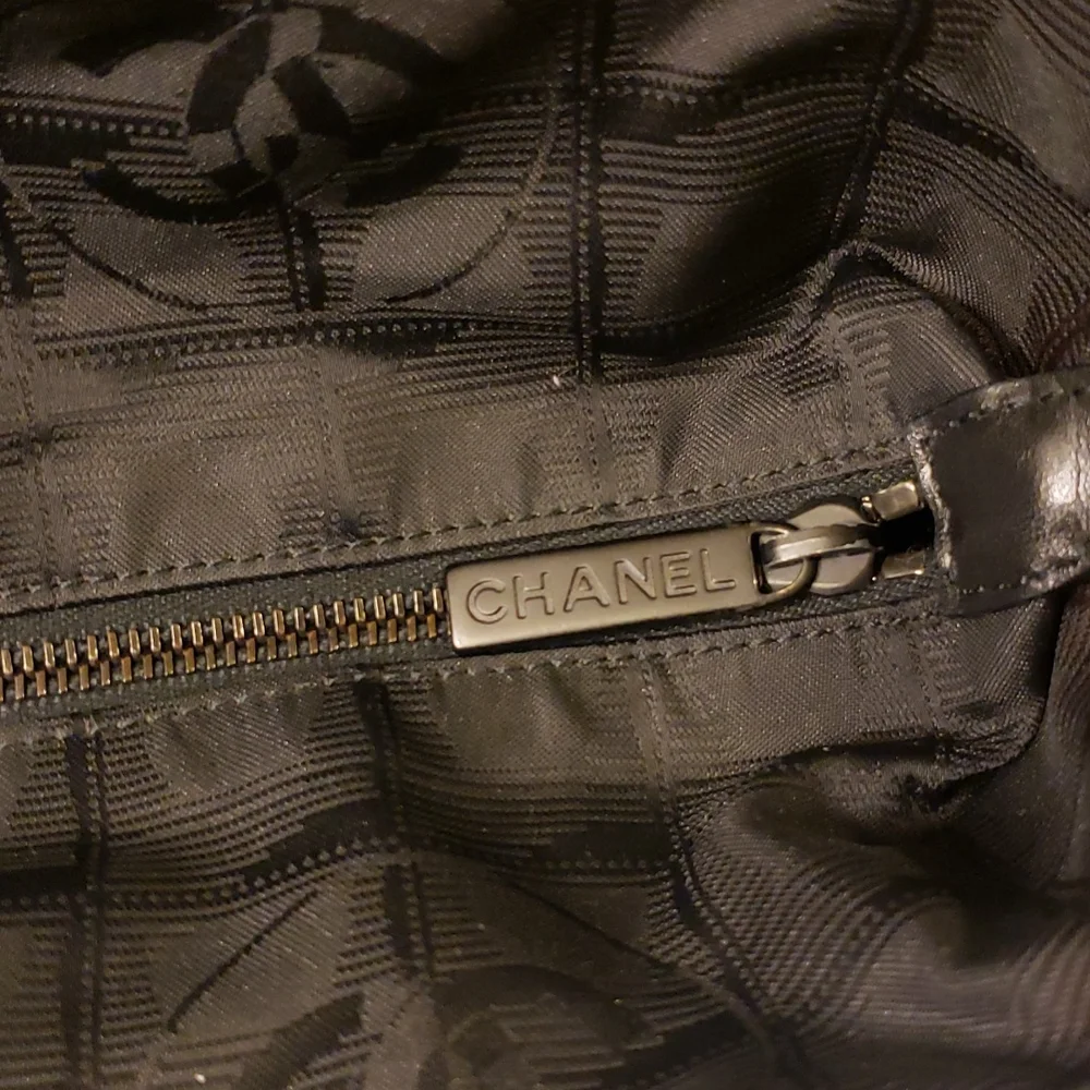 Chanel tote - Picture 7 of 17